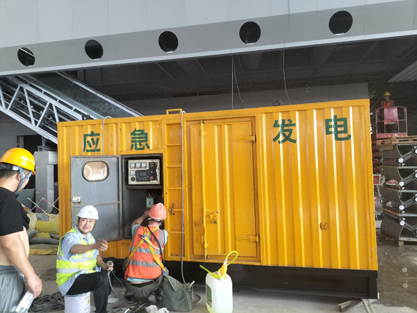 屏边怎样判断空气滤清器是否需要更换？